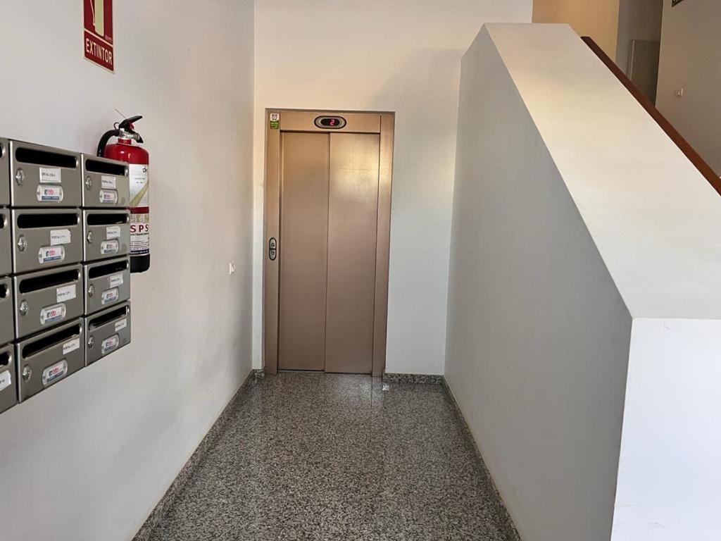 Melo Home Vecindario-Near Airport-Elevator-Garage Sardina エクステリア 写真