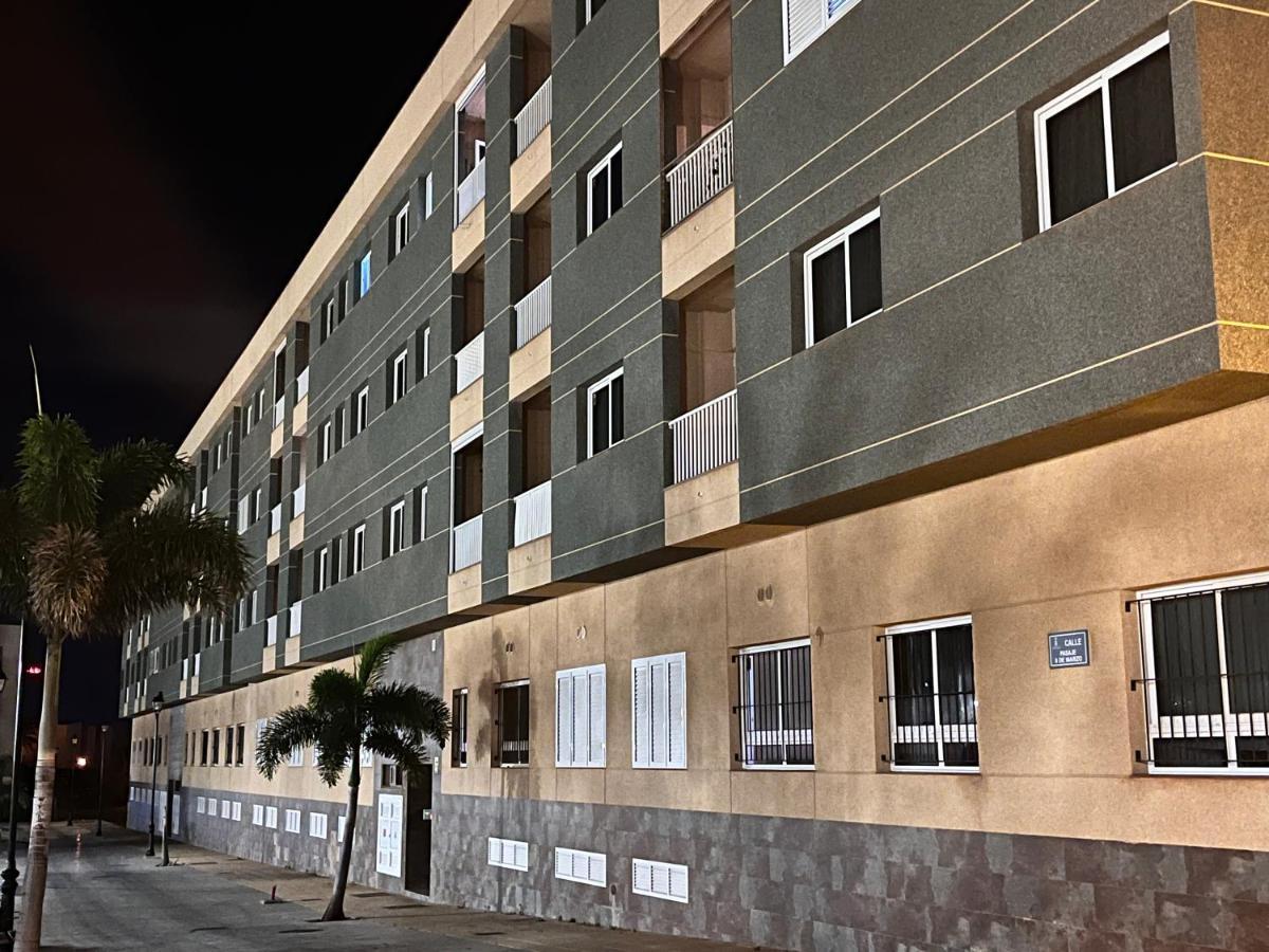 Melo Home Vecindario-Near Airport-Elevator-Garage Sardina エクステリア 写真